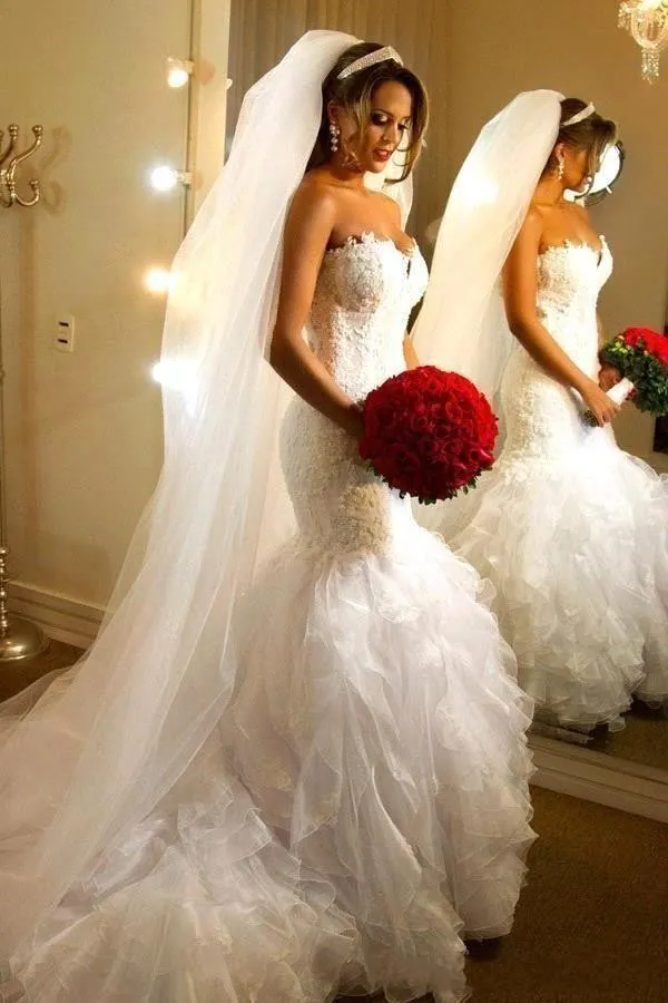 Robes de mariée de luxe de luxe à volants Fit et évasez sirène robes de mariée avec pure dos Vintage dentelle Appliques Tulle jupe sur mesure