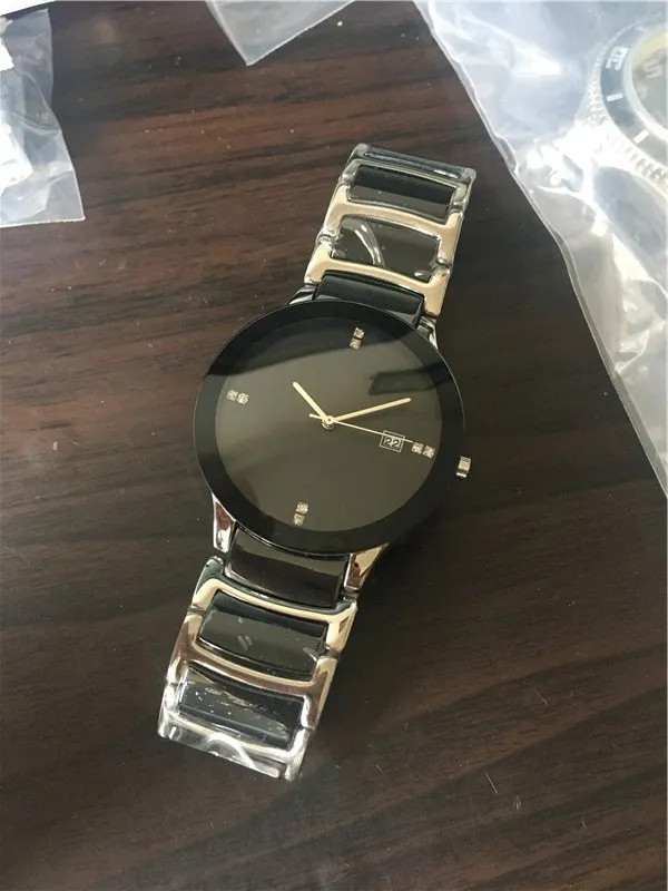New Fashion Mens Woards Watches Mouvement Quartz Watch de luxe pour l'homme Wristwatch Ceramic Watches RD06248T