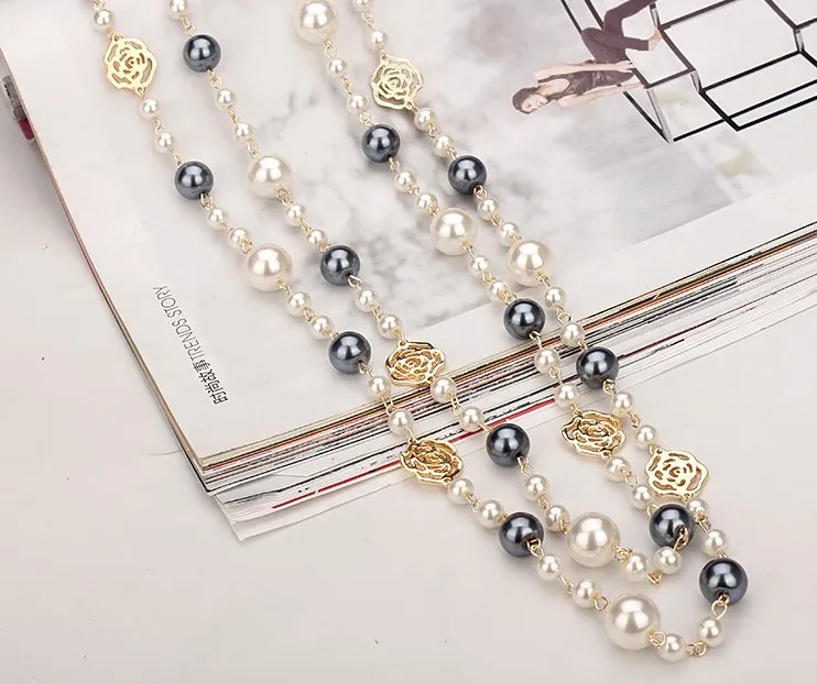 Modedesigner Luxus klassischer Stil hohl Rosen elegante helle Perlen Langes Pullover Statement Halskette für Woman226H