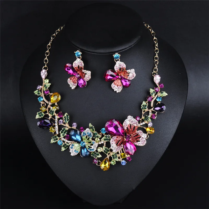 Set di gioielli con collana di diamanti di design Set di orecchini con fiore di cristallo Set di collane in lega di moda Esagerata dichiarazione di ragazza da donna Ne247d