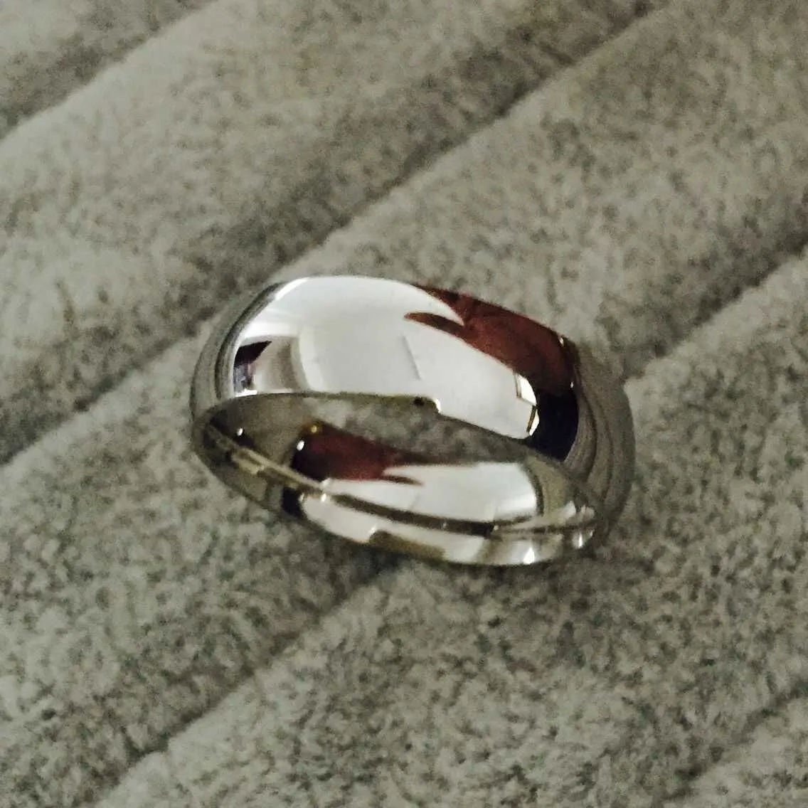 Klassisk riktig vitguldfärg 8mm titanstål kvinnor män bröllop silver ring toppkvalitet bleknar inte älskare bröllop smycken2548