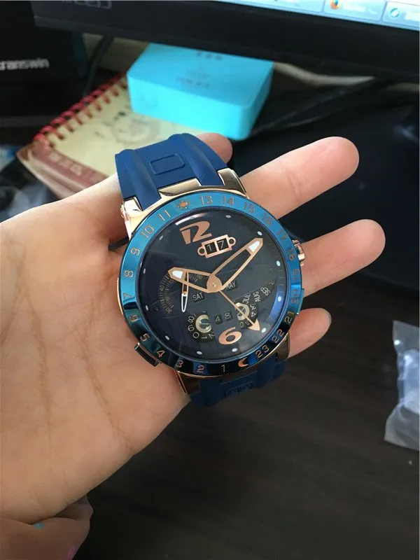 2016 Neuankömmling Top-Uhr im neuen Stil für Herren, blaue Gummiuhr, mechanische Automatik-Armbanduhr UN13211S