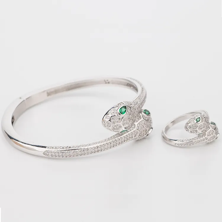 Nueva marca de moda Conjuntos de joyería Lady Brass Full Diamond Ojos verdes Cabezas dobles Serpiente Serpiente Pulseras de oro de 18 quilates Conjuntos de anillos 285w