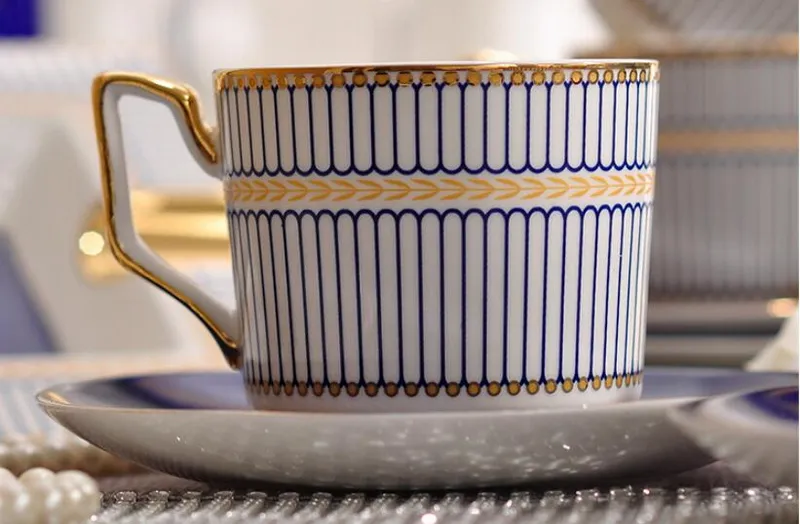 Mode Porseleinen koffie kop en schotel super wit bone china blauwe ronde ontwerp koffiekopje set een kop een schotel nieuw product228Q