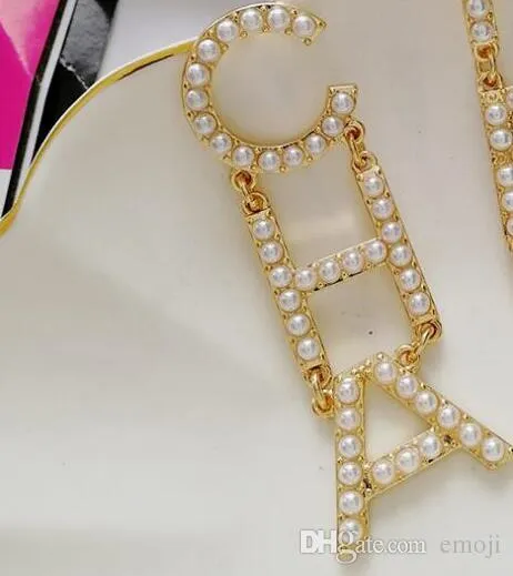 In magazzino Orecchini con nappa con lettera piena di strass di design le donne Regali di gioielli con orecchini a bottone di moda5759189