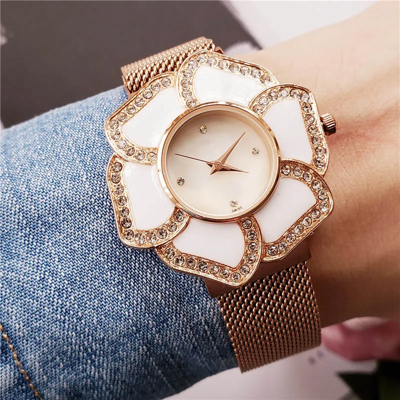 Modemarke Schöne Uhren Frauen Mädchen Kristall Blumenstil Stahl Metallmagnetband Quarz Handgelenk Watch Cha08235b