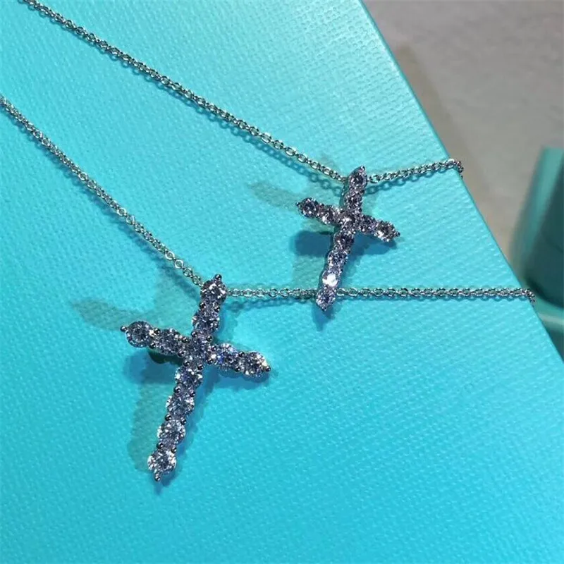 Новый INS Cross Cross Pendant Luxury Jewelry 925 Серебряный серебряный серебряный круглый порез белый топаз CZ Diamond Gemstones Lucky Party Women Ожерелье Wit3267