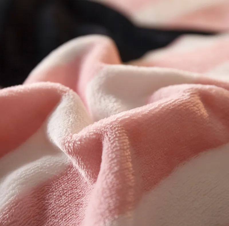 مجموعة الفراش الفاخرة من الفانيلا الكرتون الوردي القط غطاء حاف كوين حجم السرير الكتان عيد الحب ورقة سرير لطيف الأطفال T200706343O