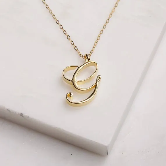 tiny swirl initial alfabet bokstav halsband alla 26 engelska guld a-t kursiv lyxmonogram namn bokstäver ord text kedja hals238a