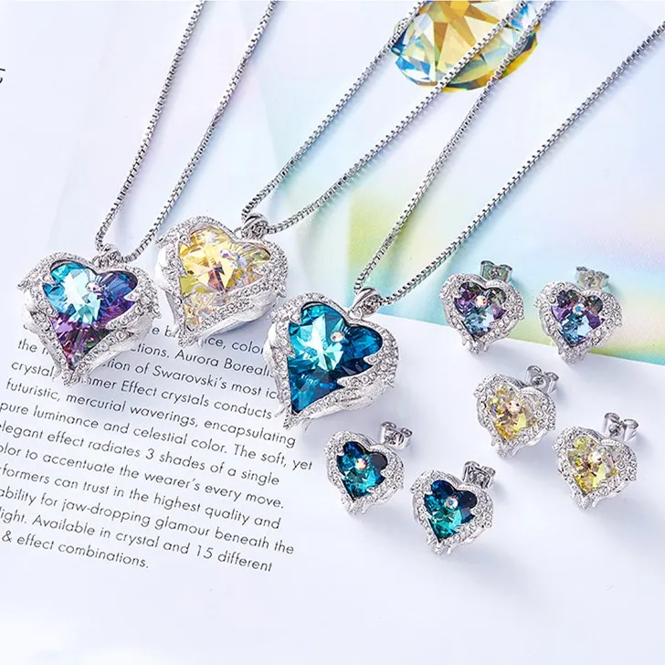 Bijoux de créateur de luxe Collier Crystal Heart Moucles d'oreilles Iced Out Pendant Engagement Mariage Bling Diamond Girl Fashion S240A