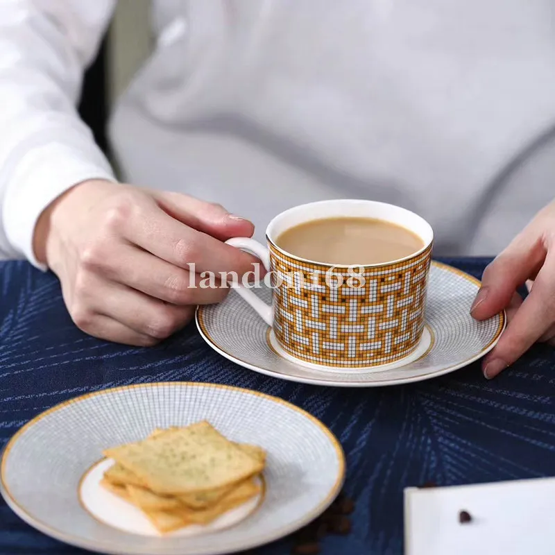 Xícara e pires de porcelana clássica, conjunto de café de cerâmica, xícara de café e sacuer, conjunto de chá, festival, presente262n