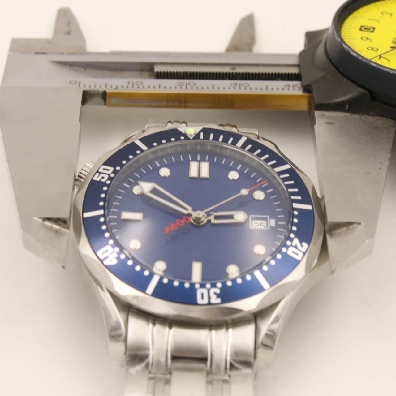 Nouveaux hommes mécaniques professionnels 300m James Bond 007 cadran bleu saphir montre automatique hommes montres hommes montres à remontage automatique W200K