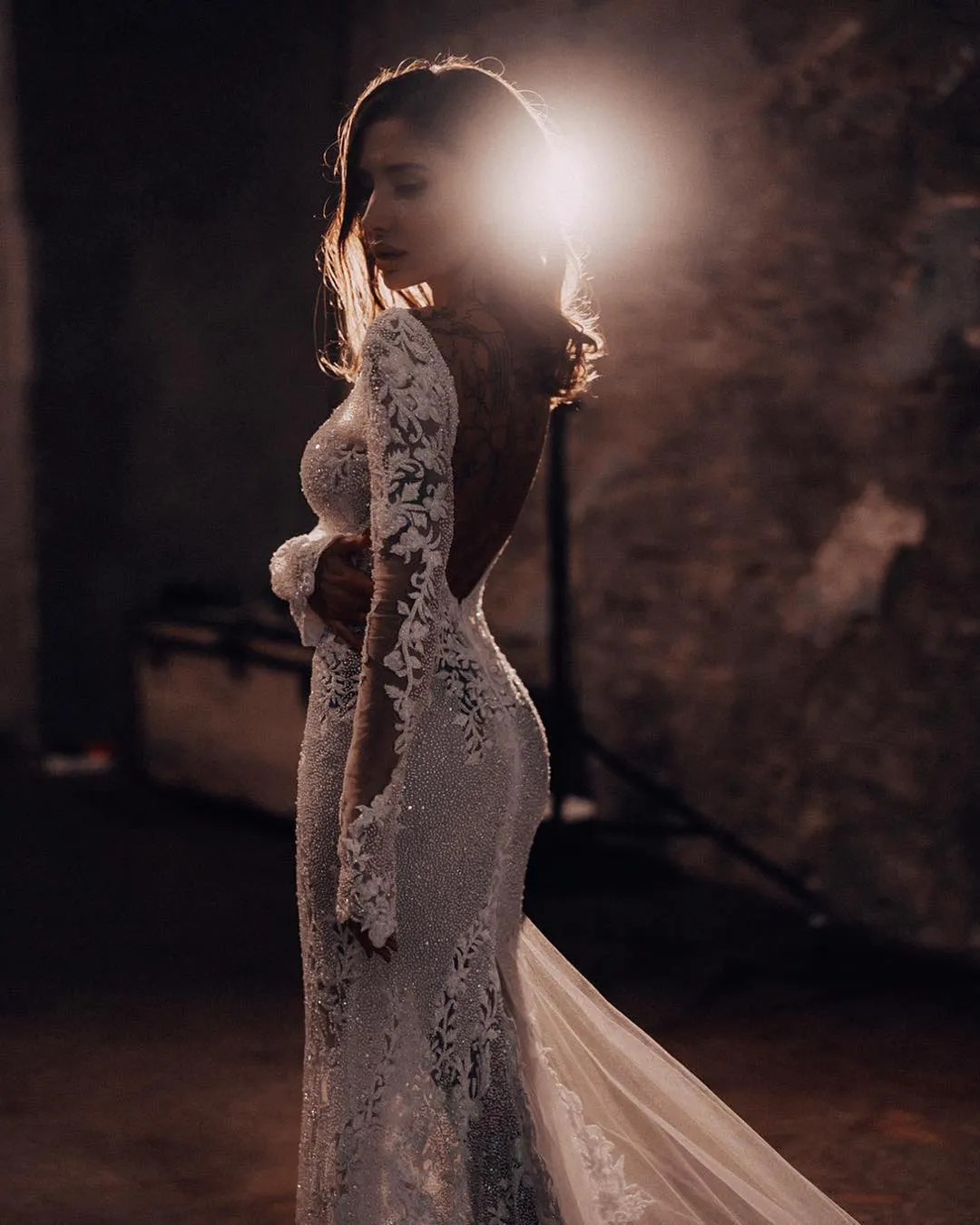 Betra luksusowe sukienki ślubne syreny z długim rękawem koronkowe aplikacje Beatings bez pleców Bling Bling Bridal Solens Chapel DE MARIEE302X