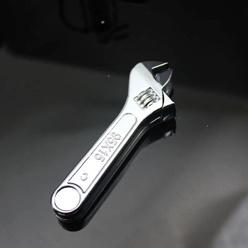 Sigarettenaansteker Creative Mini Wrench Refilleerbare gasstekers draagbare buitenbutaan vlam ontsteker 9,3 cm