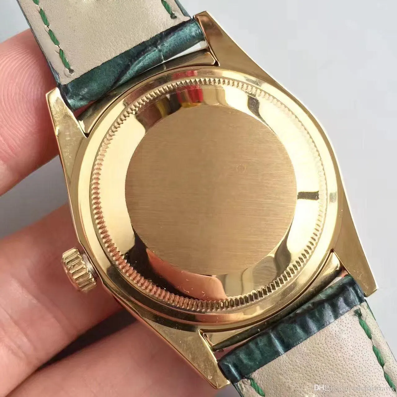 男性用の豪華な時計グリーンダイヤル36mm 18kゴールドトライアングルクラックベゼル自動ムーブメントウォッチ245H
