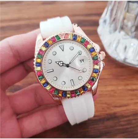 2019 Brand Color Diamond Bracelet Casual Quartz Watch Men's Rubber Belt Dress Watch Relogio Feminino Men's Watch Sal2683