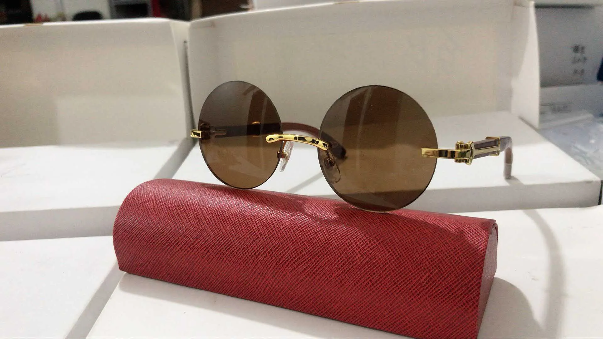 Новая модная круглая солнцезащитные очки для мужчин Женские бокалы буйвола рога летние стили