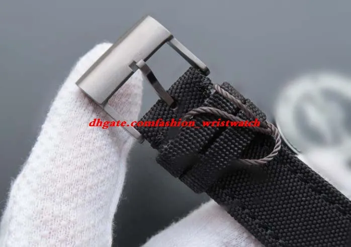 Luxury Watch Blackbird Black Nylon 44mm Black Titanium Mens Watch V1731110 Automatiska modemänklockor Wristwatch315S