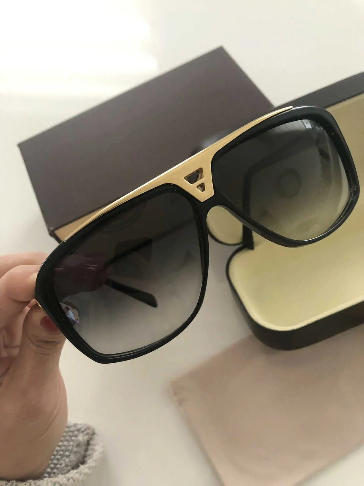 Fashion Luxury Nouvelle marque Preuve Lunettes de soleil pour femmes Retro Vintage Men Designer Shiny Gold Frame Laser Logo Logo avec Box320C