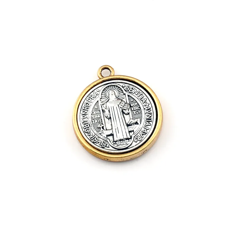 15 stuks tweekleurige Sint-Benedictuskruis medaille charme hangers voor sieraden maken armband ketting DIY accessoires 32 3x27 9mm A-557248b