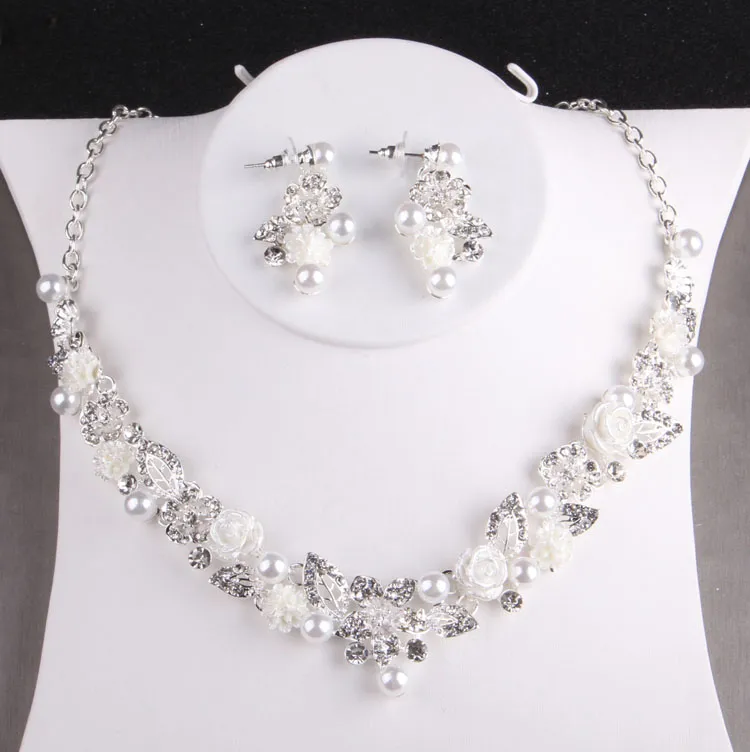Affascinanti cristalli d'argento Set di gioielli da sposa 3 pezzi Abiti Collana Orecchini Diademi Corone Accessori da sposa Set di gioielli da sposa252W