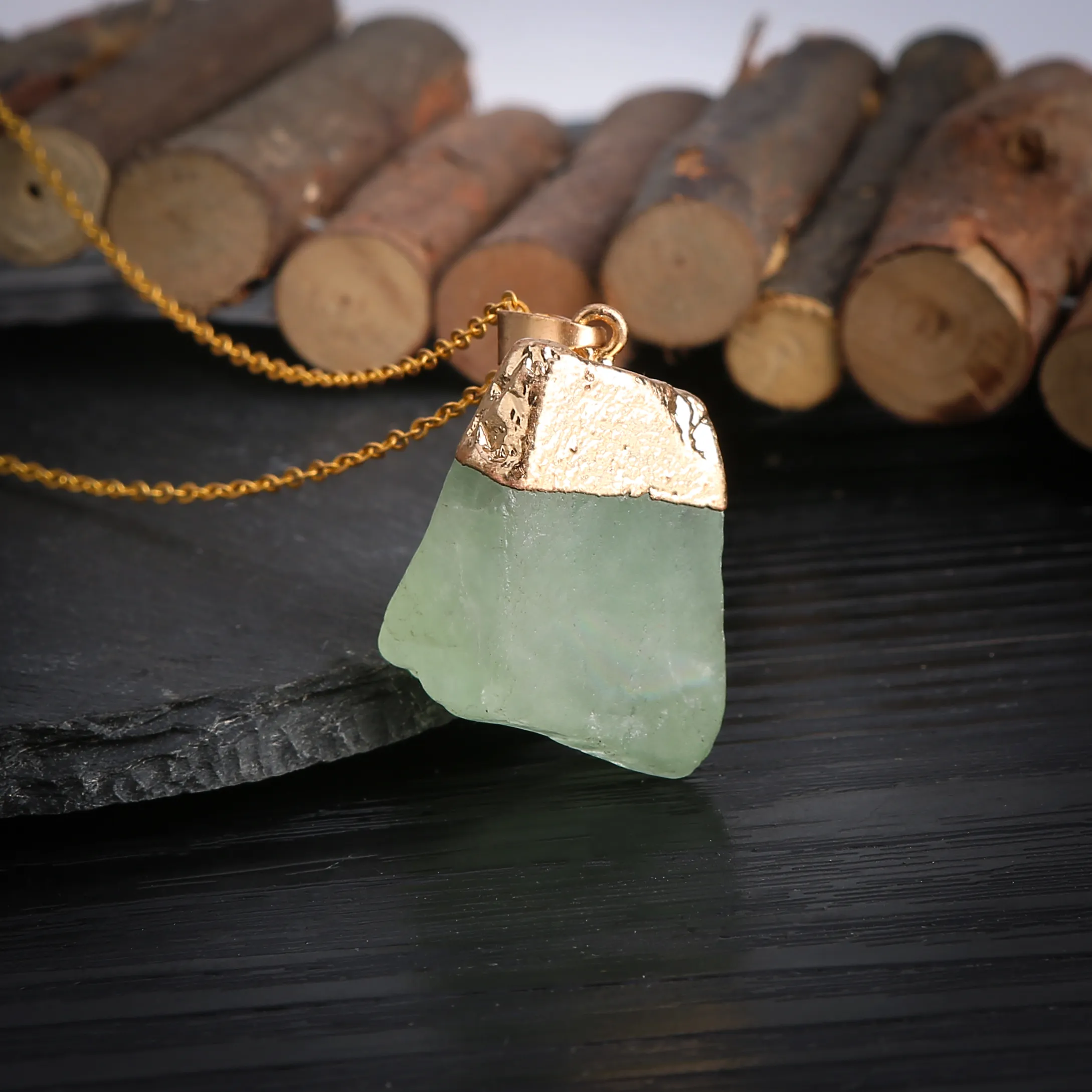 Collier pendentif en cristal naturel Bijourie à la main de pierre de pierre de pierre crue Gérothécaire à la main pour femmes2639