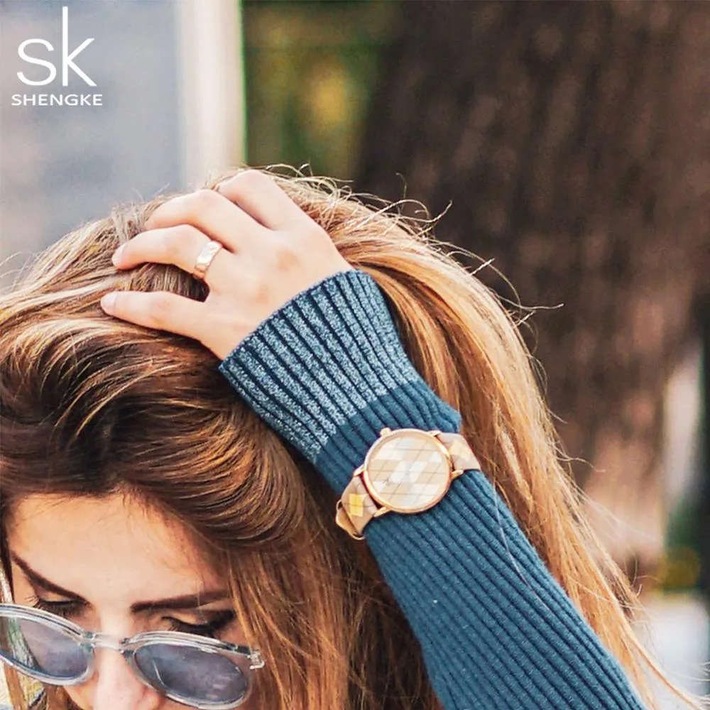 Reloj Shengke de cuero para Mujer, Reloj femenino Vintage a cuadros, Reloj de pulsera de cuero para Mujer, relojes para niñas, Reloj para Mujer 246K