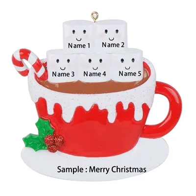 ホリデーキーケーケーキホームデコレーションに使用される6個のパーソナライズされたクリスマスオーナメントのマシュマロウズファミリーとのココアカップ全体