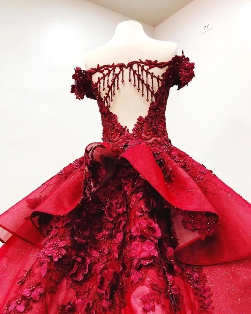 2019 Red Quinceanera Vestidos vestido de baile fora do ombro 3D Floral Appliqued Beads Girls Pageant Vestidos Formal Prom Dress Sweep Train BC265W