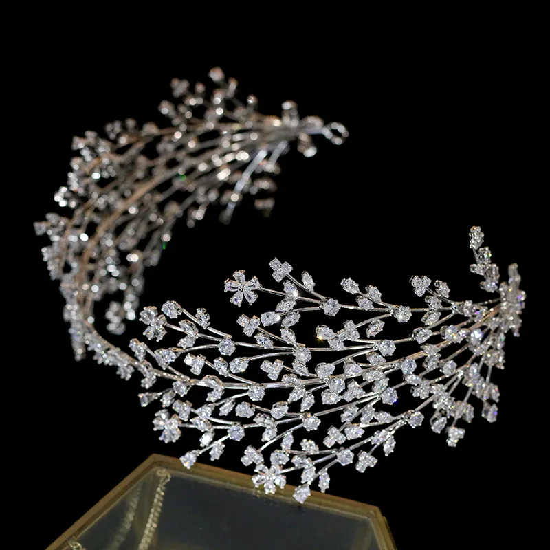 Nieuw ontwerp tiara luxe elegante women039s bruiloft haaraccessoires hoofdtooi en kroon van zirconia women039s accessoires Y203933746