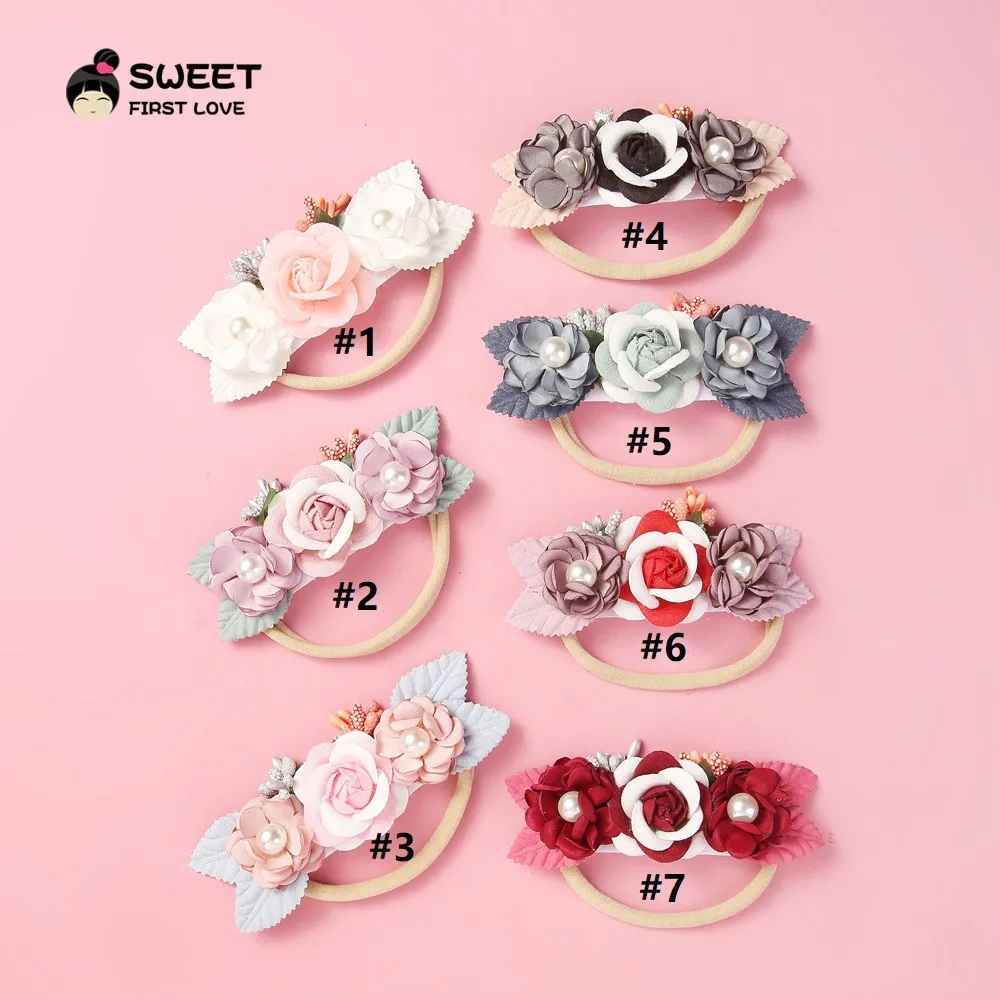 Nuovi bambini Copricapo di fiori Accessori capelli Ragazze fatte a mano Perla Stereo Fiori Fascia capelli Dolci Bambini Fiocco capelli elastico senza cuciture S309