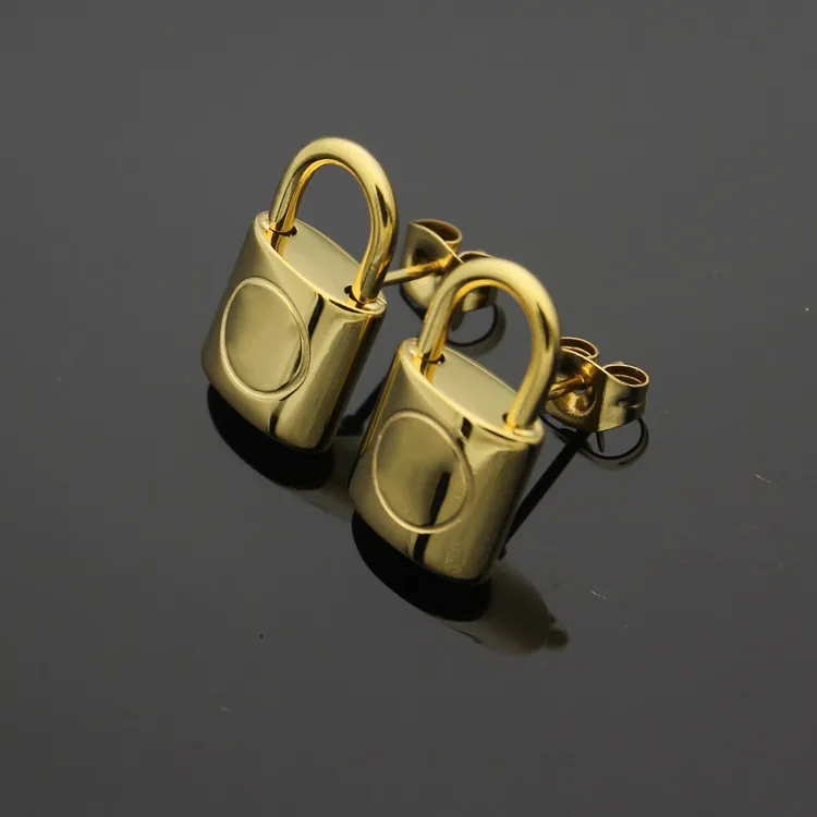 Pendiente de marca, joyería de diseñador, pendientes de moda de alta calidad, pendiente con cerradura en v de acero de titanio, oro de 18 quilates, amor femenino y masculino9551981