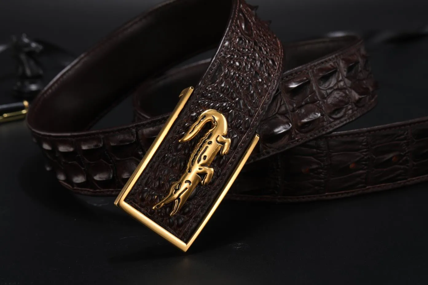 Cinturones de diseño para hombres de negocios y ocio a la moda, material de piel de cocodrilo, cinturón con hebilla lisa cualitativa de acero, ancho de 3, 8 cm269v