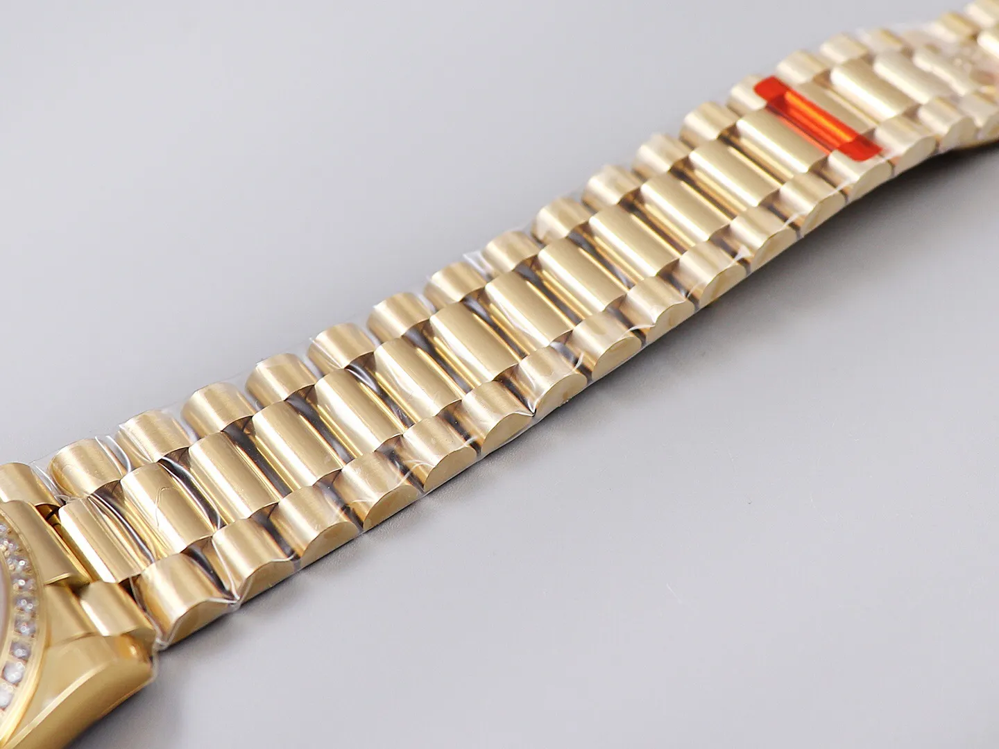 Orologio di Lusso Original-Armband aus 904L-Feinstahl mit Faltschließe, wasserdicht und schweißfest. Bitte kontaktieren Sie das Modell 2042