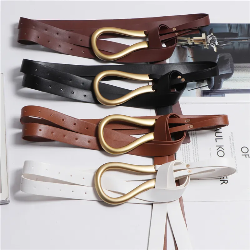 Designers Women Fashion Belts Högkvalitativa damer Big Horseshoe Buckle Leather Double Tassel Midjebälte för Coats237W