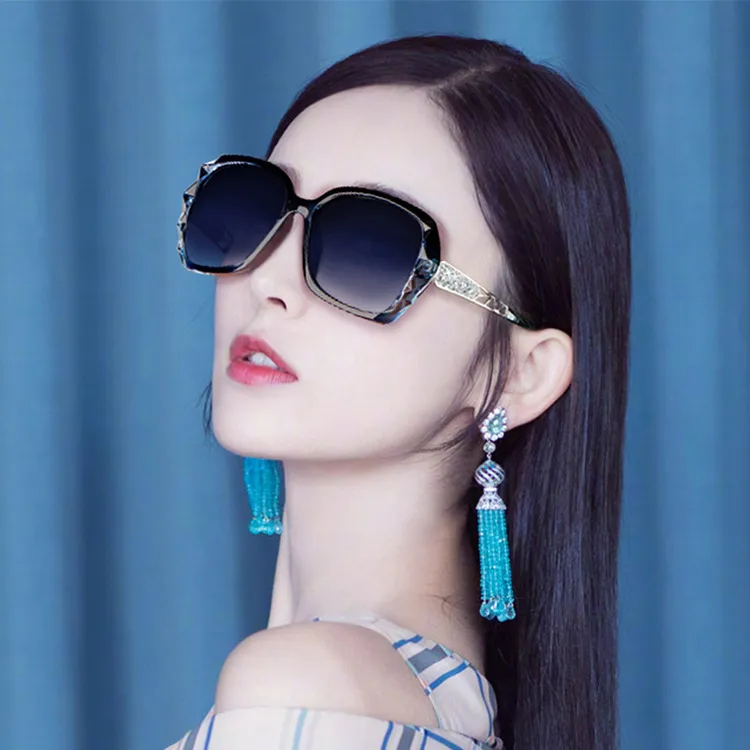 Nowy popularny luksusowy projektant luksusowy Sparkling Crystal Stones 3D Diamond Rame Polaryzowane kobiety przeciwsłoneczne UV Proof255n