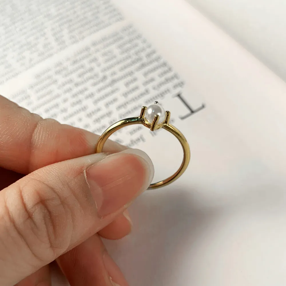 ZHOUYANG Ring voor vrouwen Delicate Mini Parel Dunne Ring Minimalistische basisstijl Lichtgeel Goud Kleur Mode-sieraden KBR0107696408