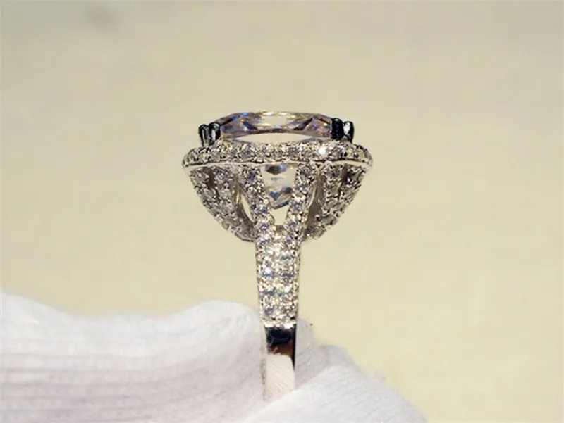 Luxury 8ct Diamond Ring 14K Bijoux en or blanc Moissanite Court Engagement Band de mariage pour femmes accessoires de fête de mariée LJ2246Q