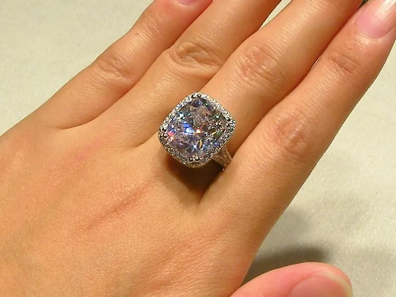 럭셔리 8ct 다이아몬드 링 14K 화이트 골드 쥬얼리 Moissanite Court 약혼 웨딩 밴드 반지를위한 신부 파티 액세서리 LJ2294R