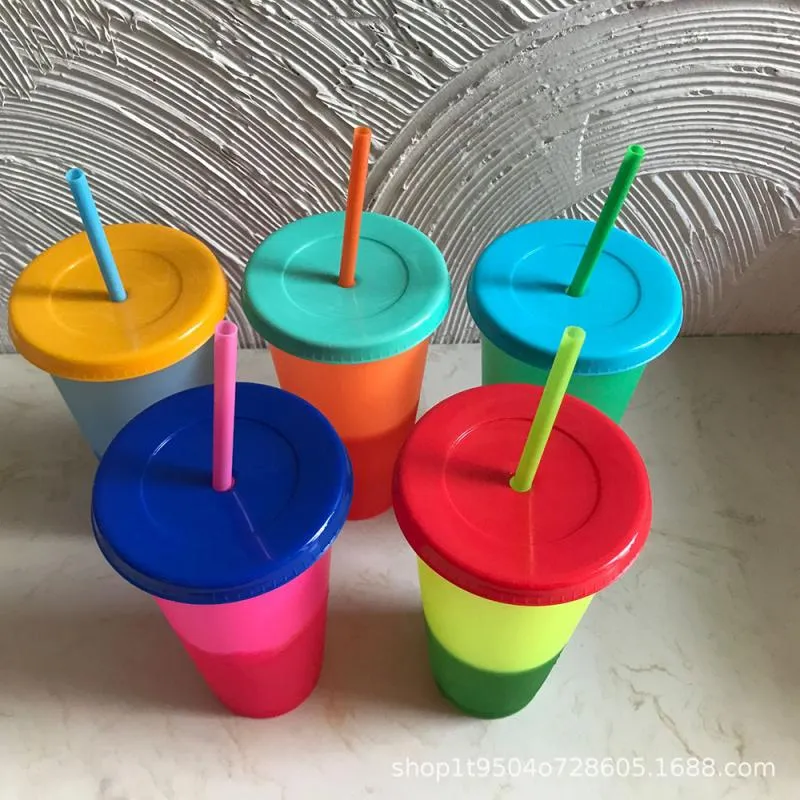 710 ml Kolor temperatury Zmiana zimnych filiżanek plastikowe wielokrotnego użytku Magic Tumbler Sok Kawa z słomkami Pij butelkę z wodą 259S