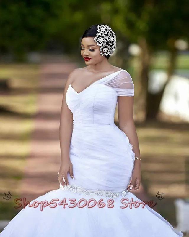 Robes de mariée africaines grande taille avec une épaule perles robes de mariée sirène Robe de mariée cristaux perlés Robe de mariée