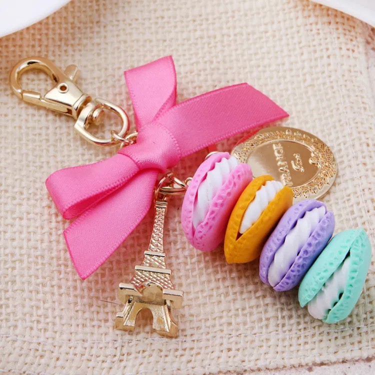 Llaveros Effiel Tower Macarons Ribbon Mujer Macarons de lujo Llavero de pastel en bolsa Charm Bolso Charms Llavero de coche Caja de regalo 1264g