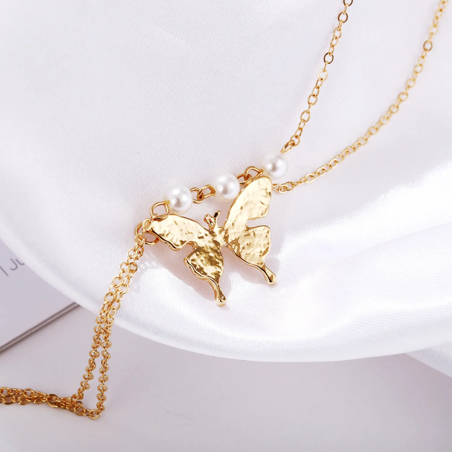 Double Layer Imitation Pearl Butterfly Pendant Necklace Retro Clavicle Chain Boho Beach Summer Jewelry for Women Girls