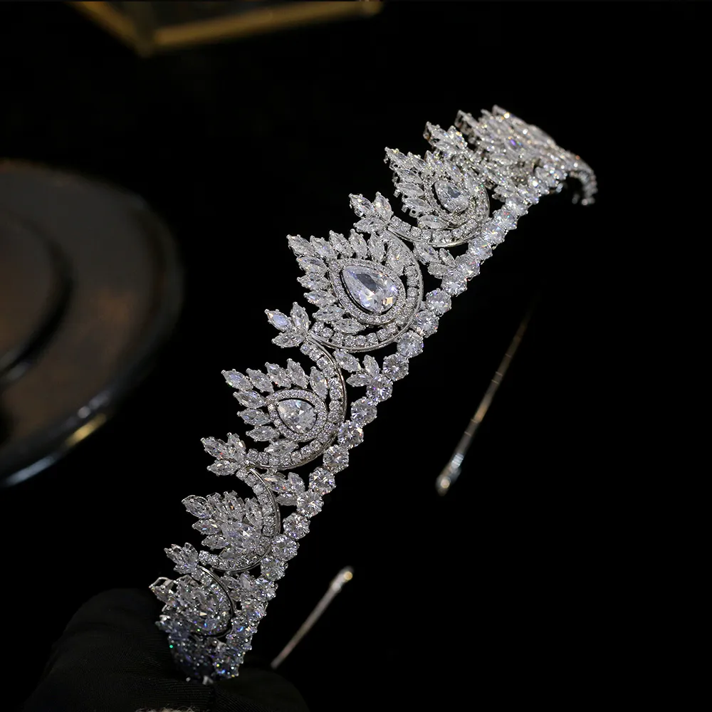 Luksusowa sześcienna cyrkonia kapie z kapustą nagłówek Bridal Crystal Crown Wedding Hair Akcesoria Piękno Koronę panny młodej Tiary Y2008075681266