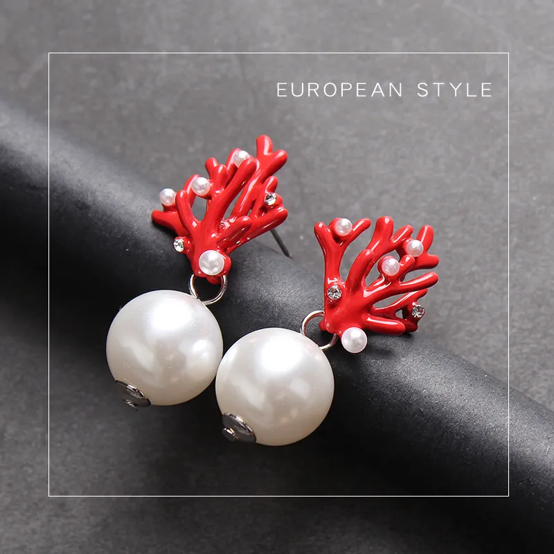 Imitation röd korall hjort antler örhängen vit faux pärla stud jul örhängen mode xmas present smycken semester fest öron tillbehör