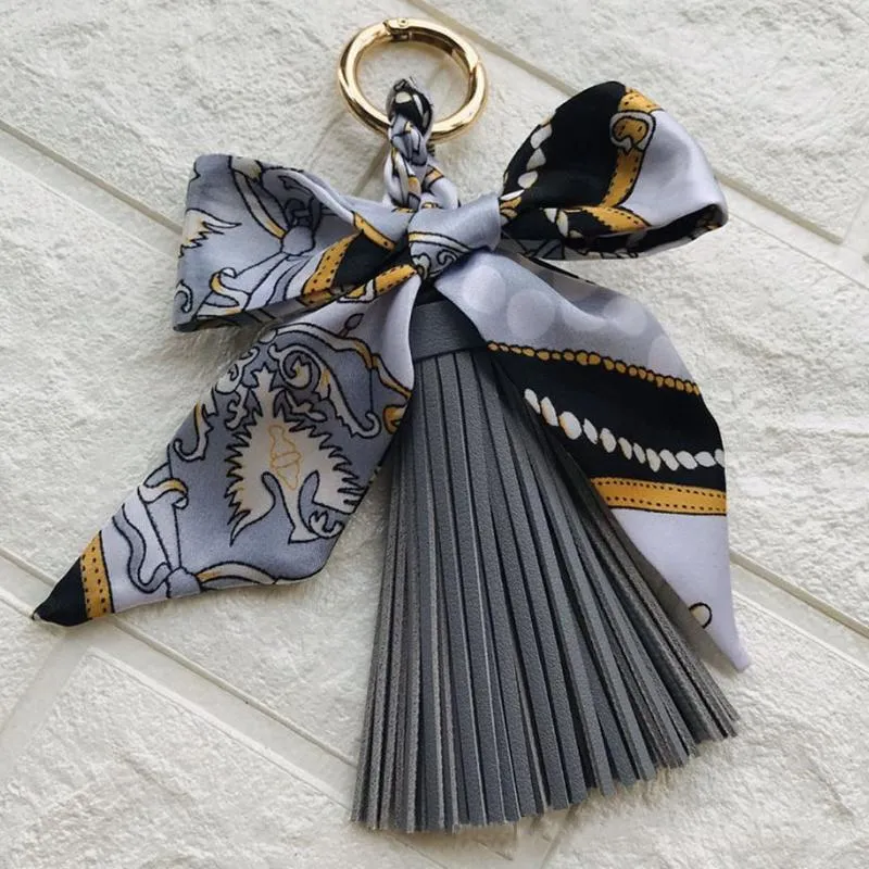 Zijdeachtige sjaal sleutelhanger kunstleer kwastjes sleutelhanger dagelijks mode cadeau mooie handtas charme rugzak hangende portemonnee hanger193P