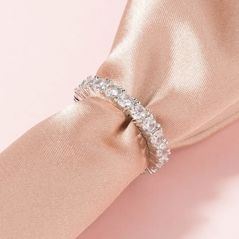 Anillos apilables de eternidad con banda pavimentada de circón cúbico a la moda para mujer, anillos redondos de cristal redondos de oro rosa blanco para fiesta de boda Whole217E