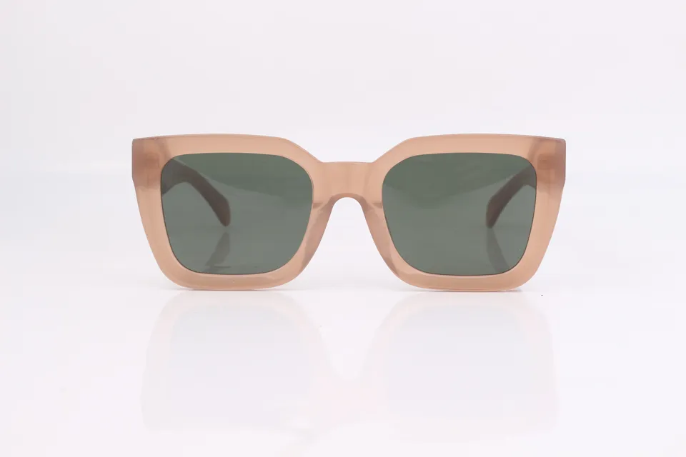 Телесные полупрозрачные тонированные солнцезащитные очки в массивной квадратной оправе для женщин с зелеными линзами2337489