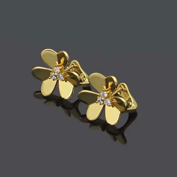 Boucles d'oreilles en titane et acier pour femmes, Style européen et américain, initiales gravées, trois diamants, fleur, Clip, 3 couleurs, 193S