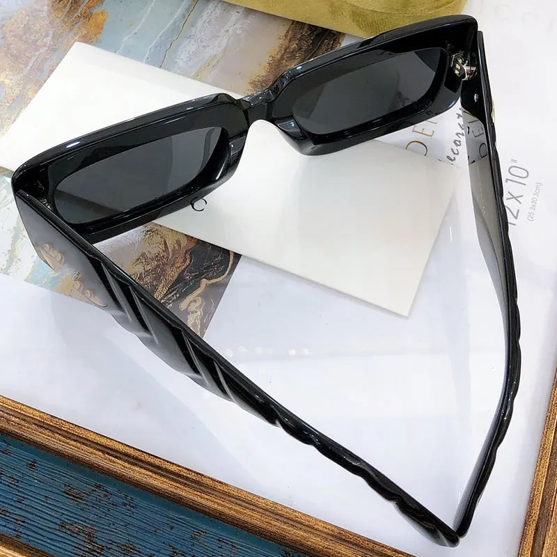 2021SS Womens Thick Sheet Sonnenbrille Weibliche Designer Sonnenbrille Quadratische Platte Rahmen Ovale Linsen Fishbone Spiegel Bein Design SUN Glas274o